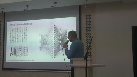 Данил Письменный выступает с докладом на NeuroConf 2016